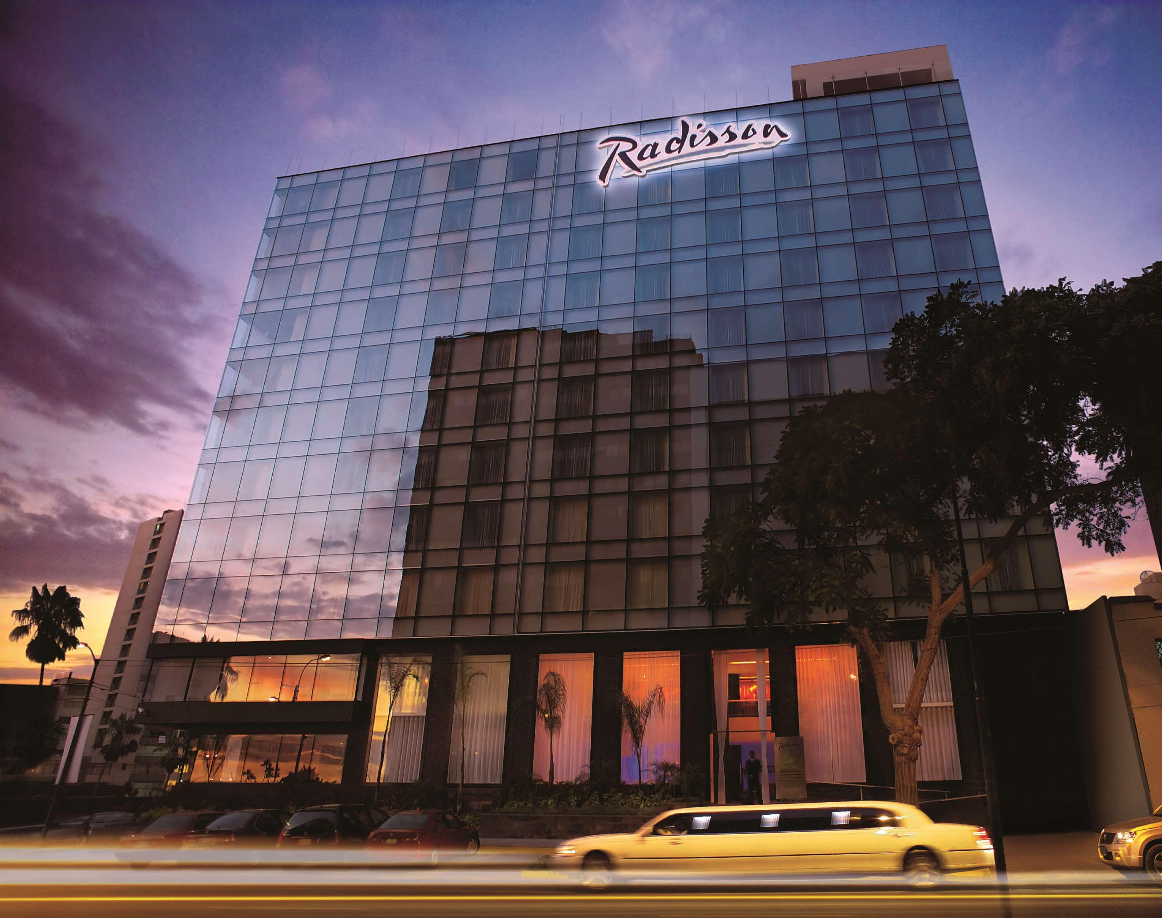 Radisson Hotel Decapolis Miraflores Лима Екстериор снимка